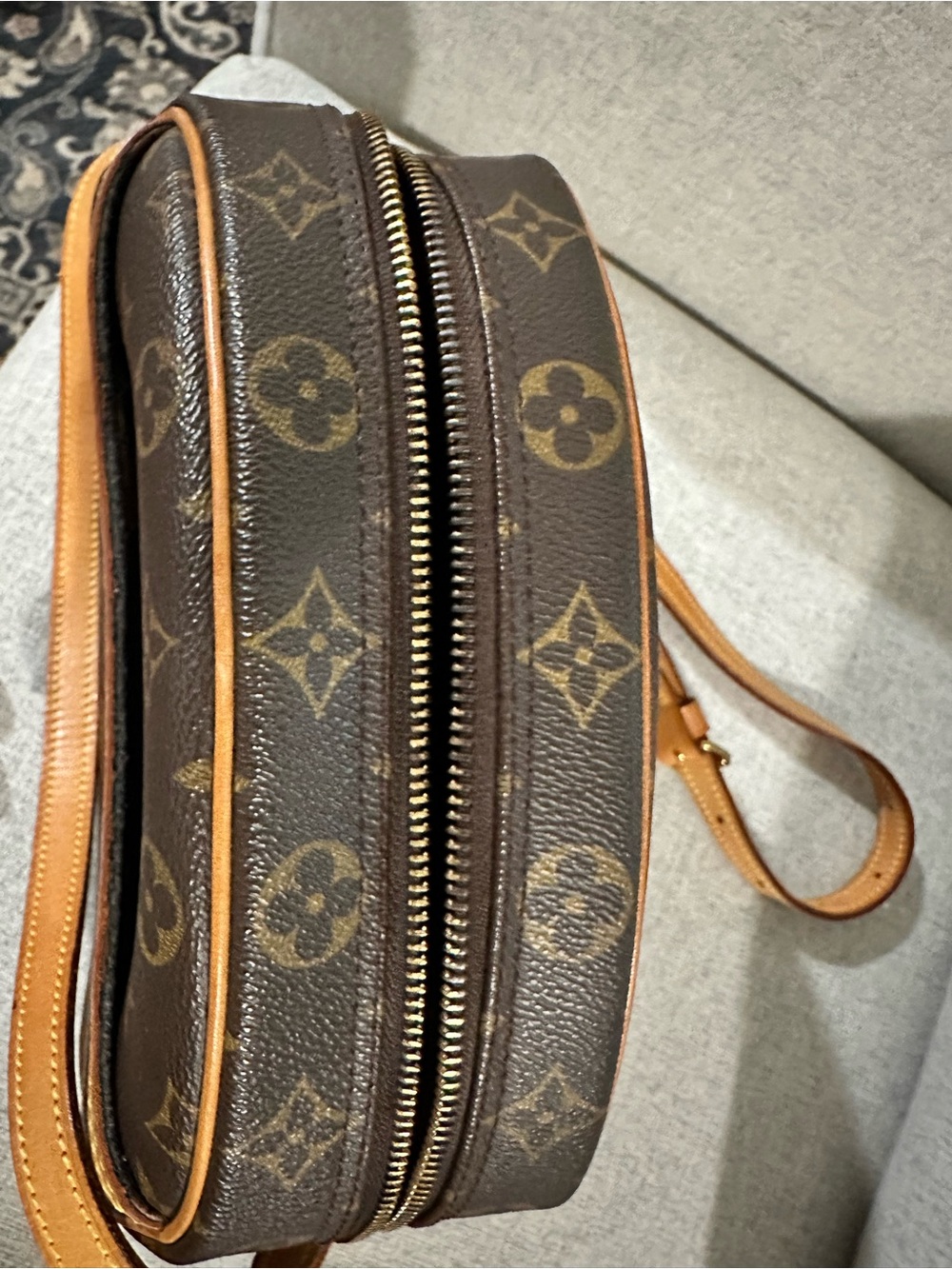 Louis Vuitton Blois Monogram Vintage Crossbody Bag - Picture 4 of 10